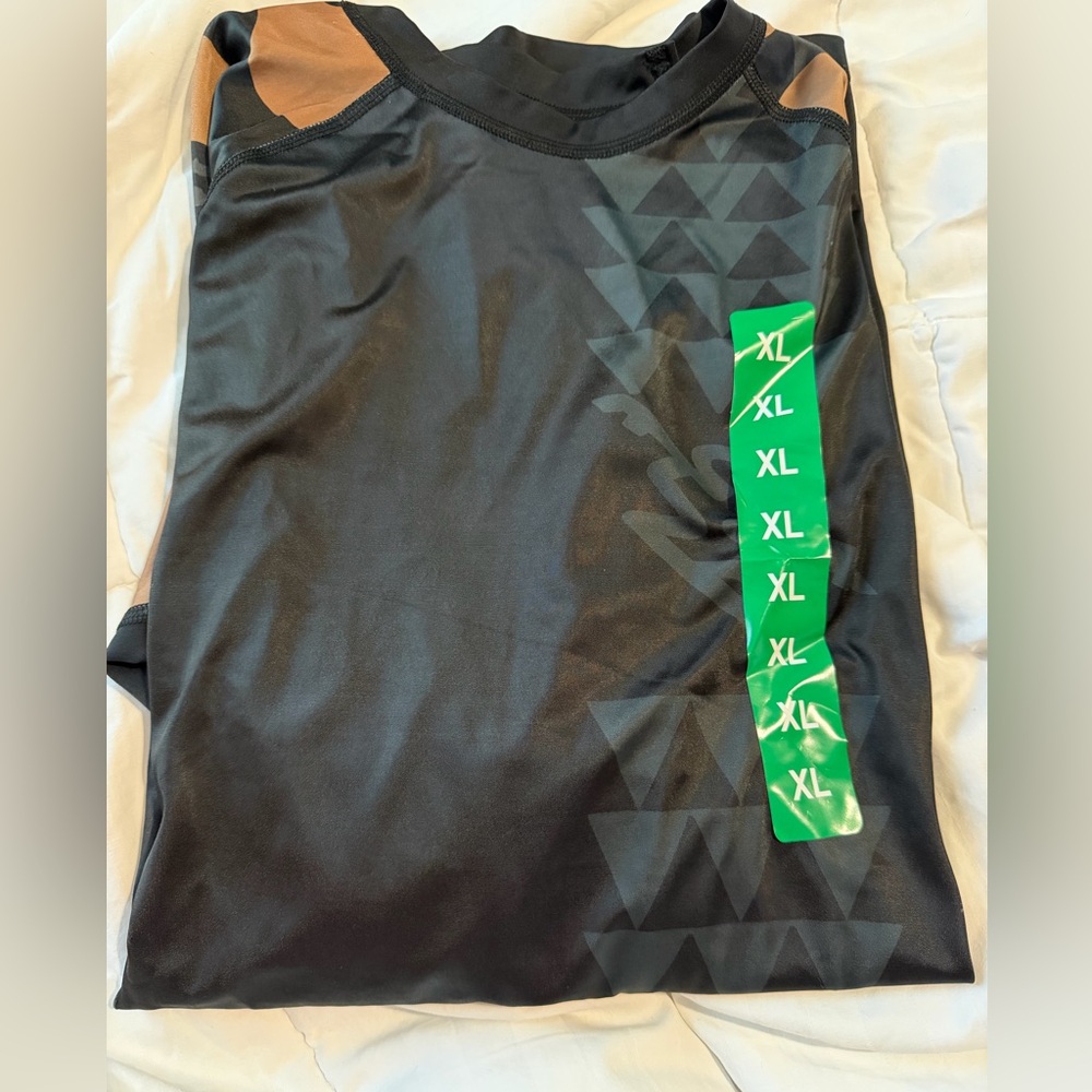 Men's Black and Brown Geometric Tee